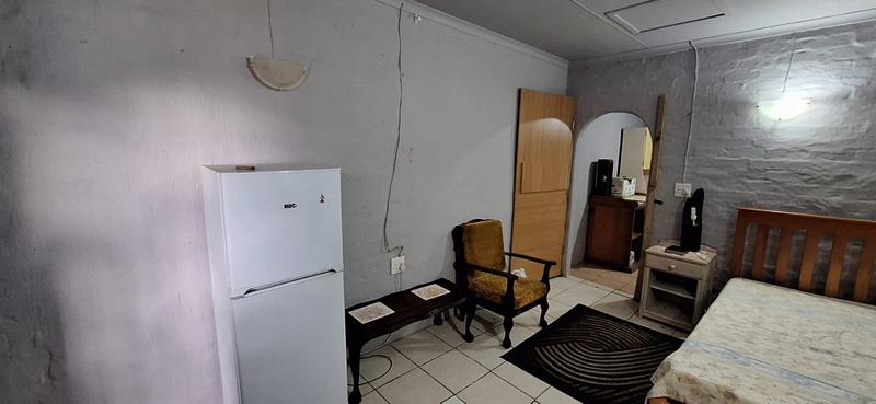 To Let 1 Bedroom Property for Rent in Heiderand Western Cape